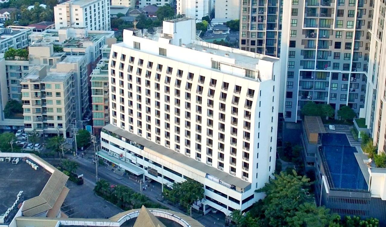 Watana Hotel Bangkok Exterior photo