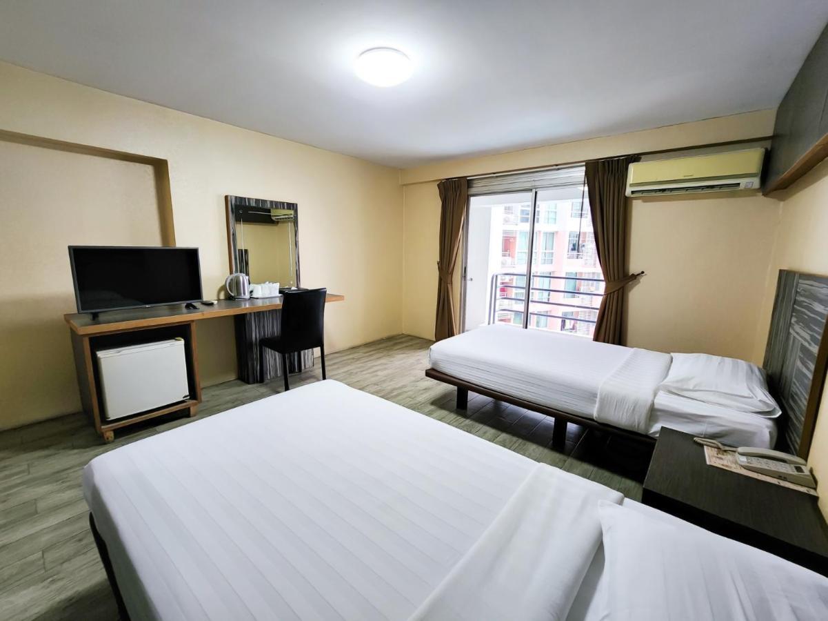 Watana Hotel Bangkok Exterior photo